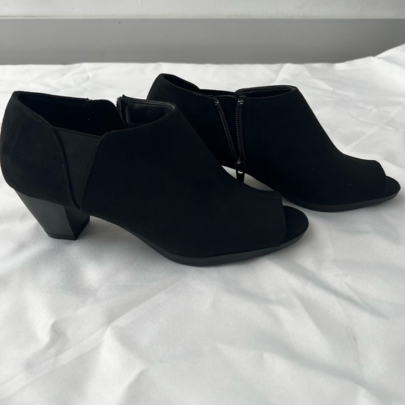 Abella Open-Toe Shoes Size 7 - Picture 5 of 8